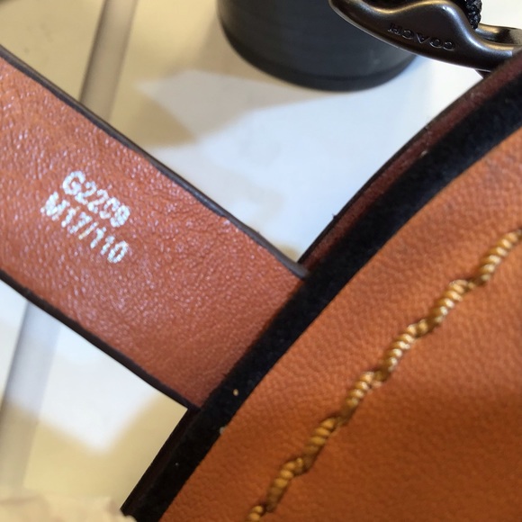 Beautiful Mid Heel Sandal WithCoach Link New without box but come with dust bag - Picture 7 of 16